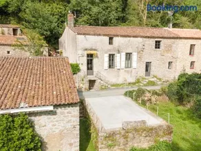 Gîte rénové en bord de Sèvre avec jardin partagé, pour 6 personnes, proche de Puy du Fou - FR-1-426-485 - Image 1