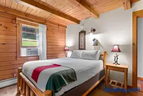 Charming Vermont Log Cabin - Image 5