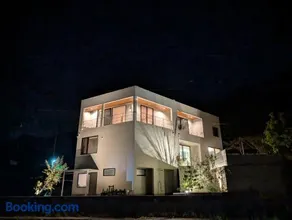 mahaloha house 新築ビーチフロント ペット同伴プラン有 ｍax8名 BBQ 海歩1分 アイランドキッチン 大型プロジェクタ 床暖房 オーシャンビューバス - Image 2