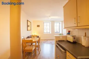Stylish Merchant City Flat - Image 5
