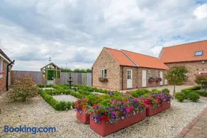 Meals Farm - Courtyard Room - Image 2