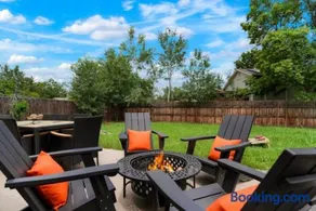 Game Room • Fire Pit • Arcade • Outdoor Dining - Image 2