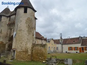 Maison de Bourg Rénovée avec Jardin et Salle de Jeux à Levroux - Image 2