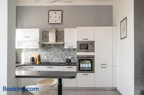 Boutique Sea View Apartment Balluta Bay - Image 4
