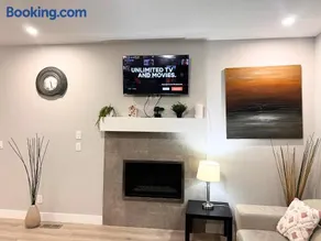 Flowealth Property Luxury Villa Near Lake Netflix TV Wifi - Image 3