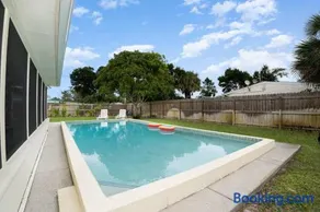 Ginger Home Heated Pool Beach 6mi Pet-Friendly - Image 1