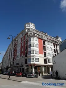 Atico céntrico con piscina comunitaria - Image 3