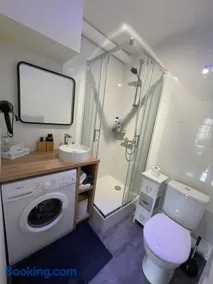 Appartement avec balcon et vue sur port - wifi privé - au dessus du Restaurant le Yackams - Image 4