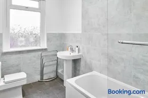 Host & Stay - Thurstane Street - Image 4