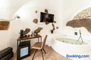 ROMANTIC LOFT WITH JACUZZI IN THE CASTLE - Image 4