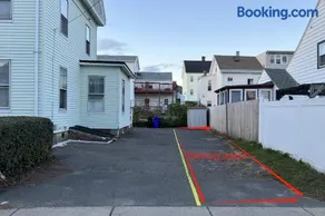 19 Malden 3Br Apt on 2F with WIFi and Free parking with Windows AC - Image 2