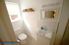 Salamander Guest House - Image 4