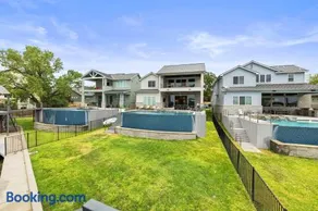 Luxury Waterfront Home with Swimming Pool Hot Tub and 2 Boat Slips - Image 4