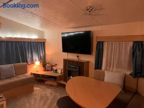 Coastal Beachfront Caravan - Image 4