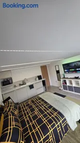 Converted garage ensuite - Image 5