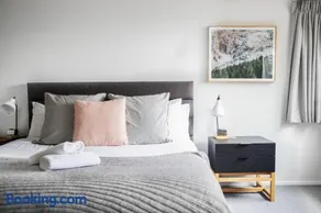 Silvertop Chalet - Image 1