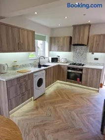 Luxury home in Barnsley - Image 3