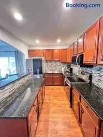 Modern Downtown ATL Retreat - Image 4