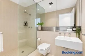 Stylish Loft Style 2BR Near CBD SCG Sydney - Image 3
