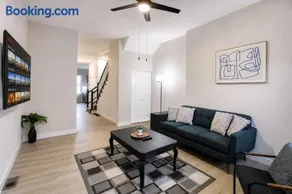 Pet-Friendly Soulard 2BR - King Bed - In-Unit Laundry - Walkable - Image 2