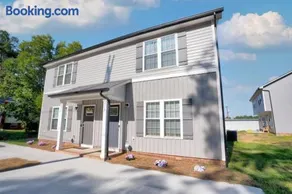 Large 3 bedroom Downtown Parking - Image 2
