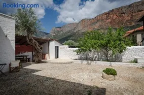 Colourfull Stone House - Image 3