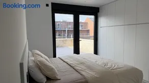 The 996 Business Flat - Image 3
