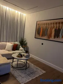 M&F Home - شقة فاخرة - غرفة نوم وصالة وطاولة بلياردو وركن قهوة - Image 5