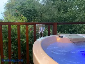 Cherry Tree Glamping - Image 2