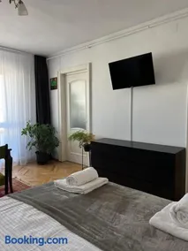 12 Home - Image 2