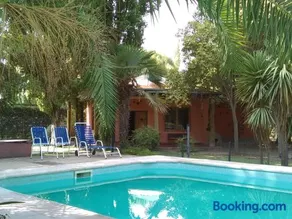Casa Ecológica con gran parque y piscina en zona privilegiada "De Barro y Caña" - Image 1