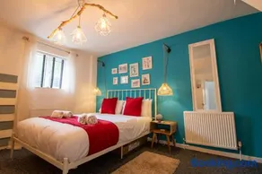 Cozy Chic Dairy Cottage Near To Beach & Shops Parking - Image 3