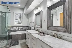 4 Br - 3 Ba Townhouse Walkable to Pool - Image 4