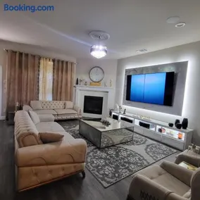 Beautiful Modern & Luxury House - Image 4