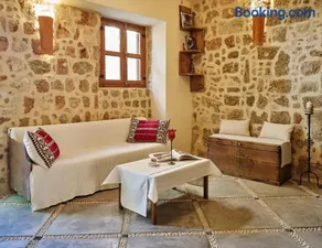 Helios Garden Boutique Apartments - Image 2
