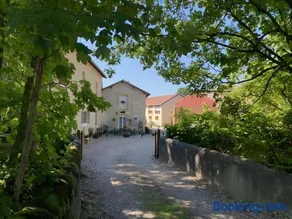 A La Cour Basse - Image 1