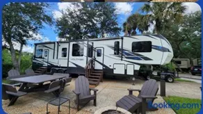 2 bedroom glamping RV w/golf cart - Image 1