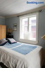 1800's Townhouse - Image 3