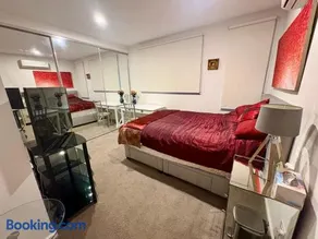 Spacious Master Room with Private Ensuite - Image 1