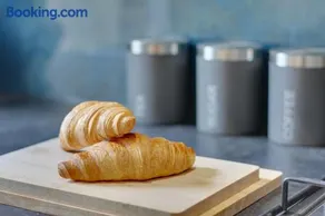 Home from Home, FREE Parking, Ideal for Workers - Hosted by Stay Host Save - Image 3