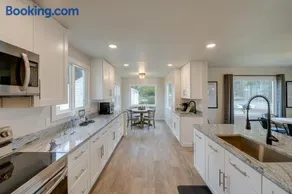 Oak Harbor Vacation Rental - Image 3