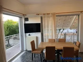 Cosy spot near the beach only 45 min from Athens - Image 4