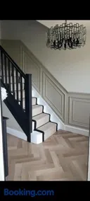 Luxury 3 bedroom house with free parking - Image 5