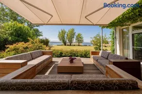 Ferienhaus Peeneblick - exklusives Traumhaus in Direktlage am Wasser mit Bootssteg und Aussensauna - Image 5