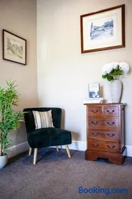 Bluebell Suite Greendale House - Parking - Gardens - Image 3
