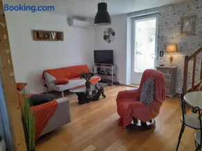 Maison de village avec patio et terrasse - Image 2