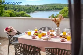 Apartment Milna - with Swimming Pool & Amazing Seaviews, above Bijaka Beach - Image 4