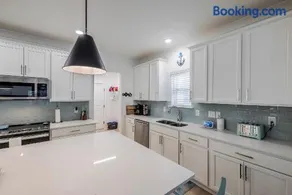 Sleeps 16 - GAME ROOM, POOL, Perfect for Families - Image 5