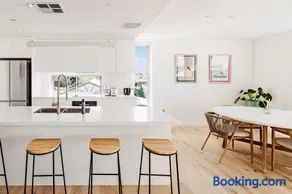 New Modern Condo 400m to the Beach - Image 1