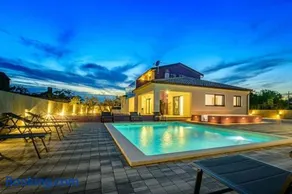 Villa 9 - Image 1